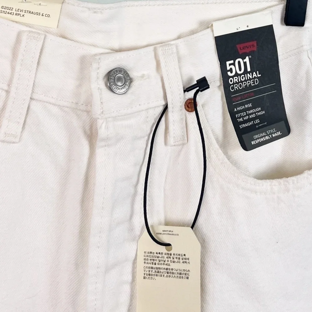NWT Levi’s 501 High Rise Crop Jeans in Everything’s Fine White Distressed